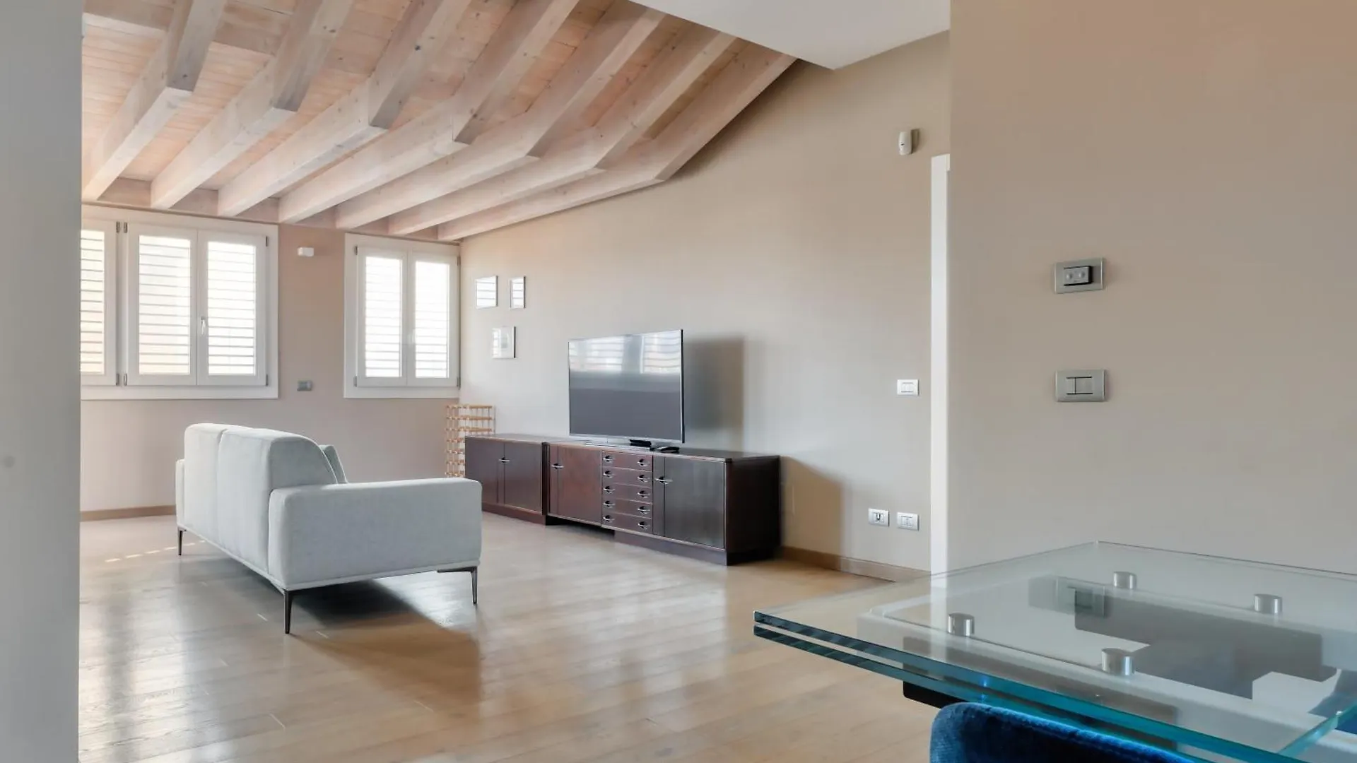 Joivy Elegant Apartment With Parking And Balcony Milan