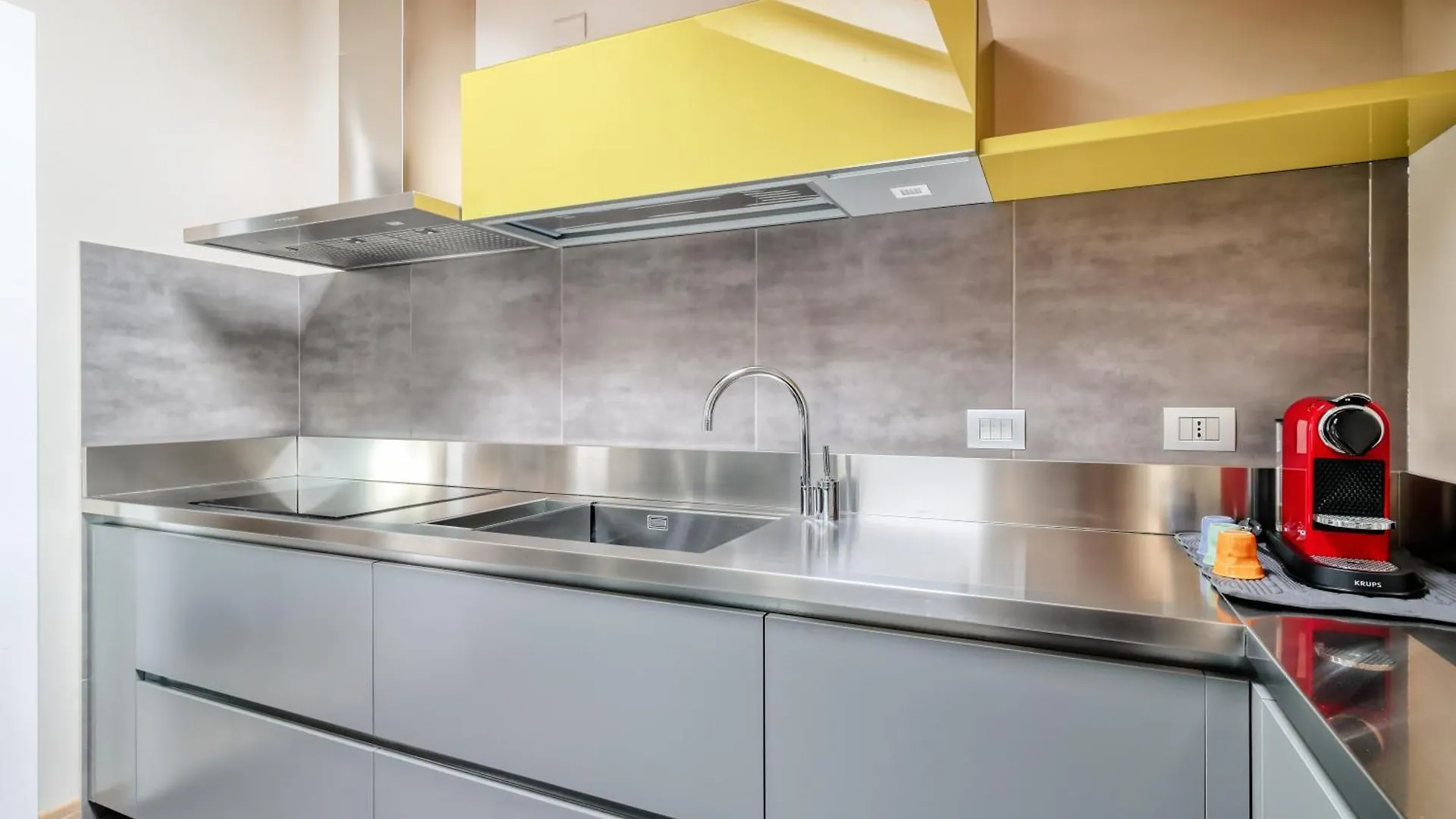 Joivy Elegant Apartment With Parking And Balcony Milan