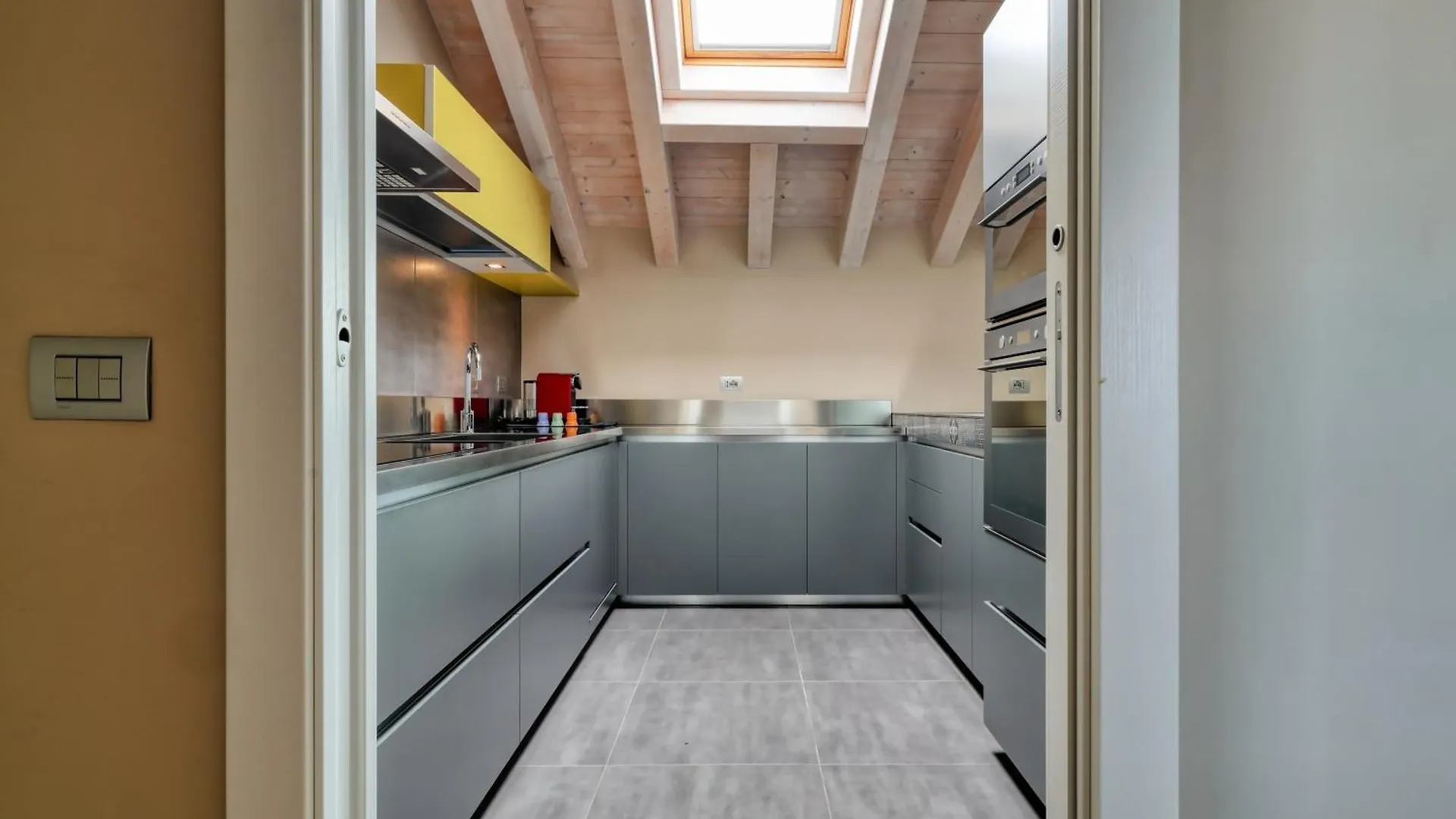 Joivy Elegant Apartment With Parking And Balcony Milan