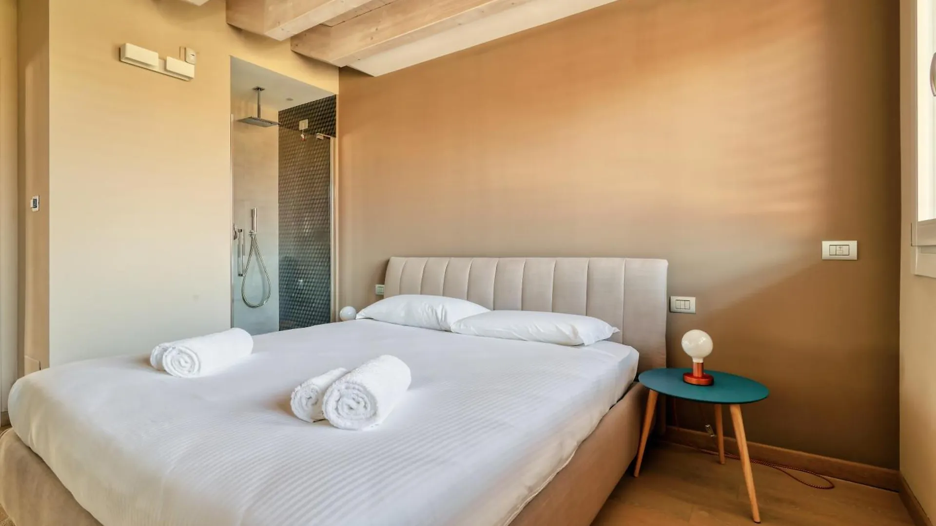 Joivy Elegant Apartment With Parking And Balcony Milan