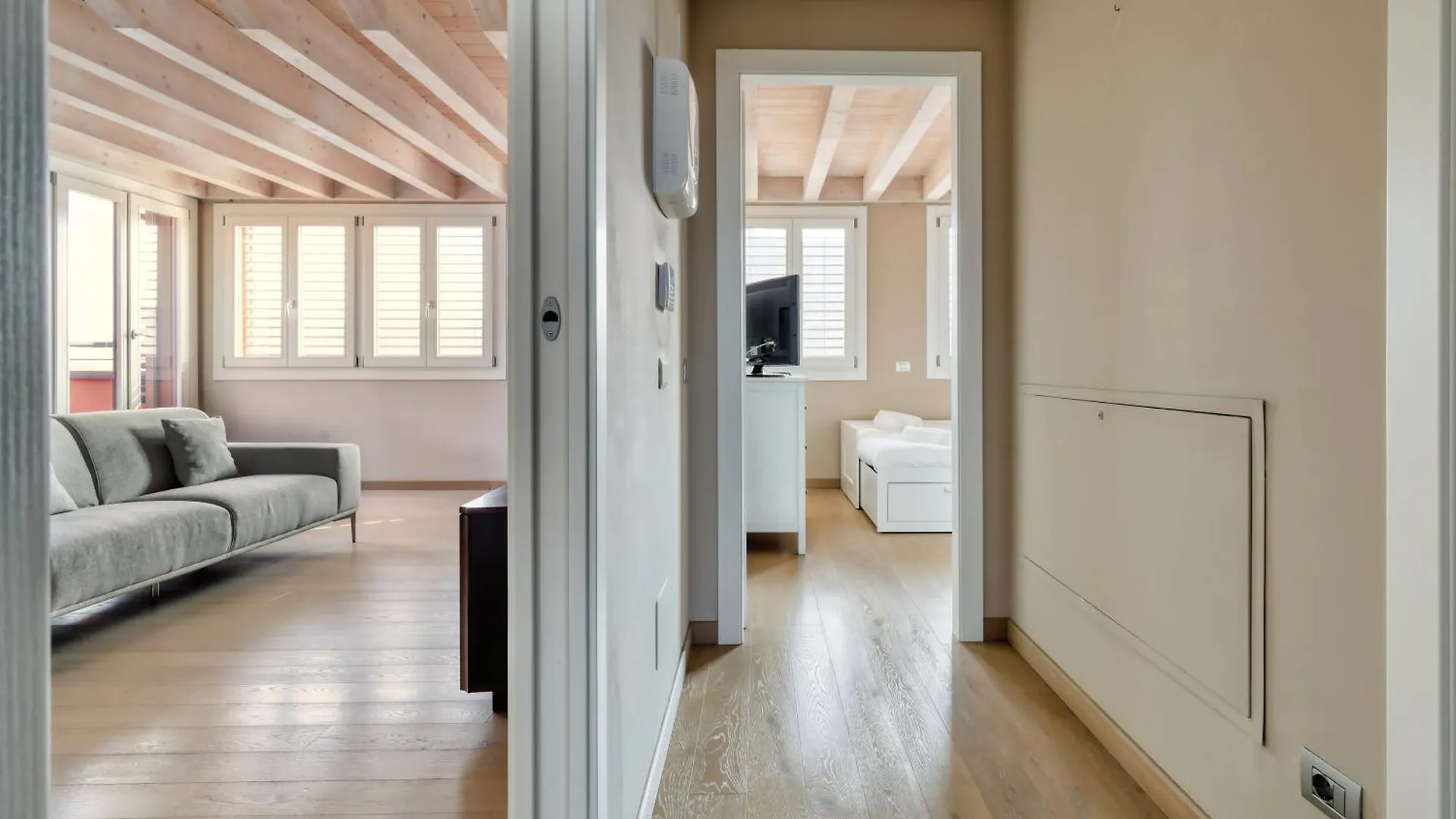 Joivy Elegant Apartment With Parking And Balcony Milan