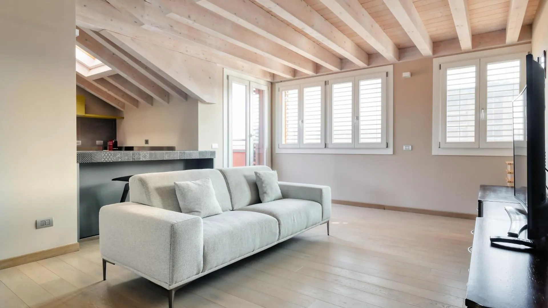 Joivy Elegant Apartment With Parking And Balcony Milan Italy