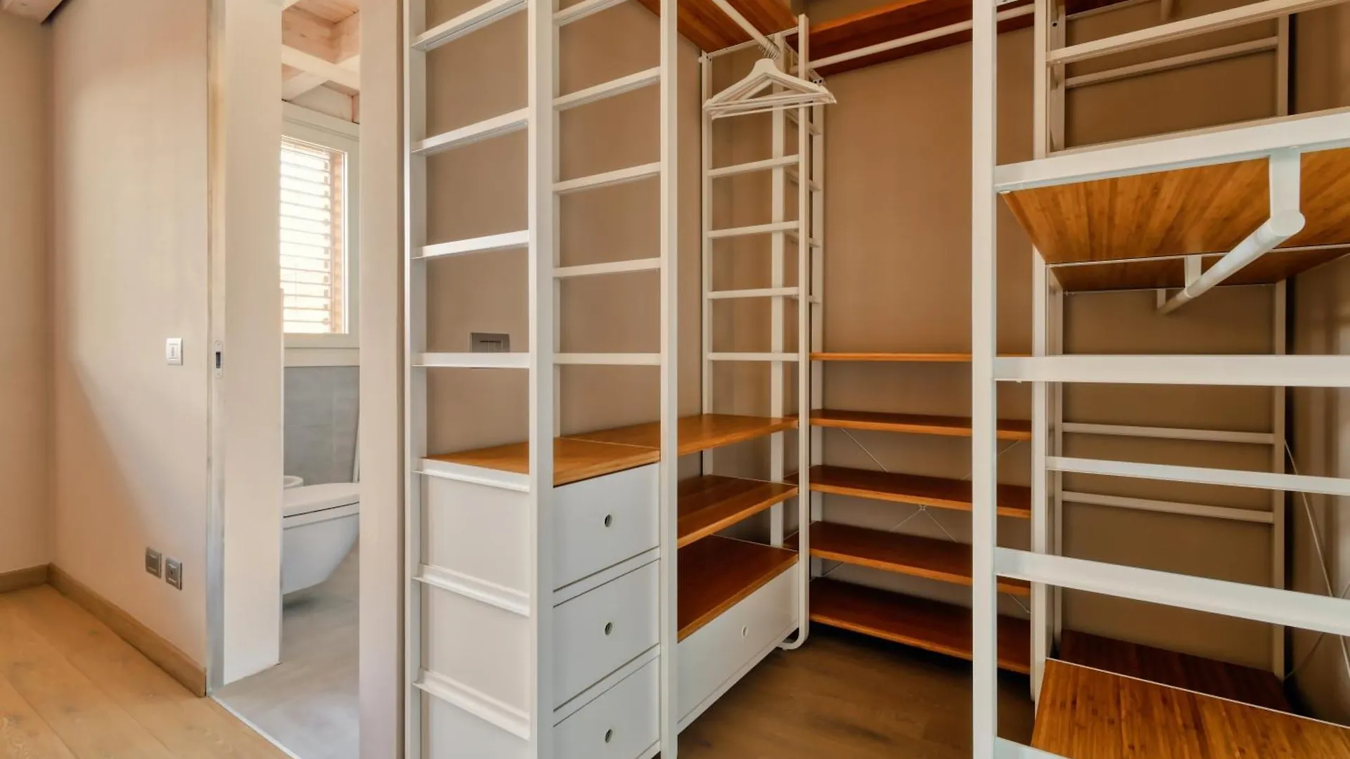 Joivy Elegant Apartment With Parking And Balcony Milan