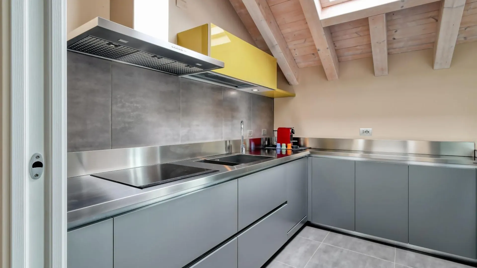 Joivy Elegant Apartment With Parking And Balcony Milan